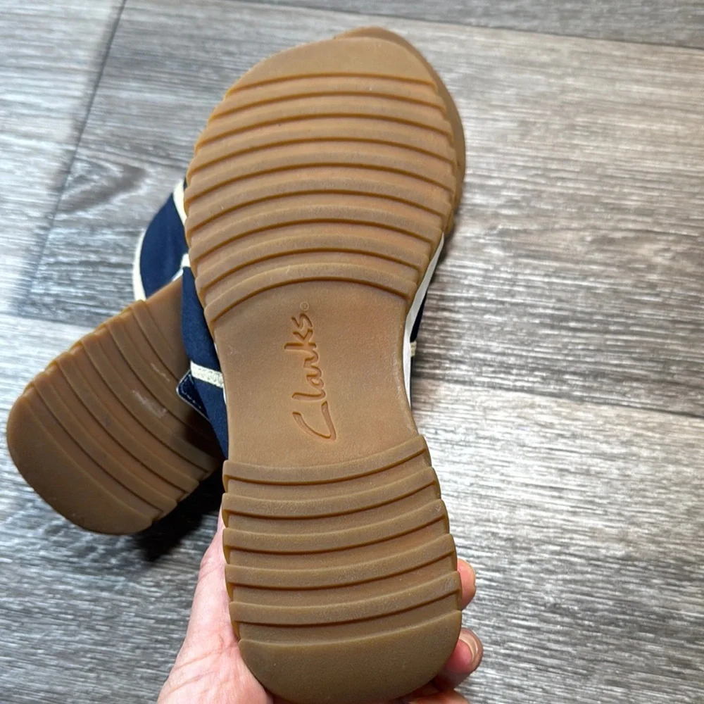 Clarks Navy and Tan Slide Sandals woman’s 8 (b230)